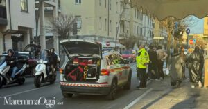 Automedica e carabinieri in via Oberdan. Soccorsi due ragazzi investiti