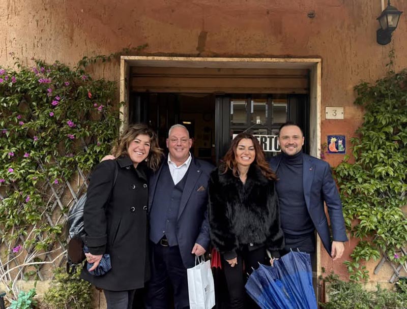 Vivarelli Colonna a pranzo, nei giorni scorsi, con i leghisti Tiziana Nisini, Susanna Ceccardi e Luca Baroncini (foto postata dal sindaco sulla sua pagina Fb l'8 gennaio scorso)