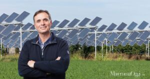 Un impianto agrivoltaico e Angelo Gentili di Legambiente