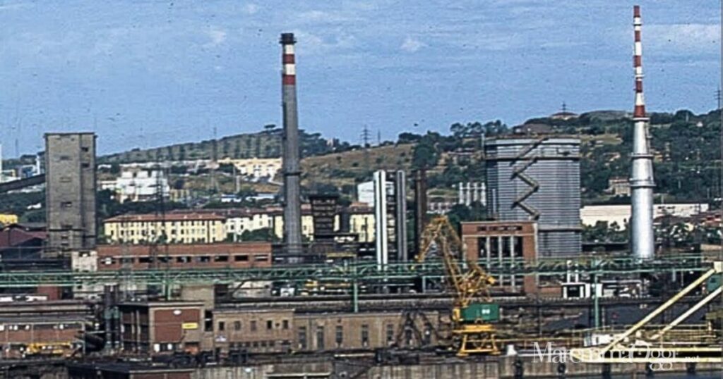 Gli impianti dell'ex fabbrica a Piombino