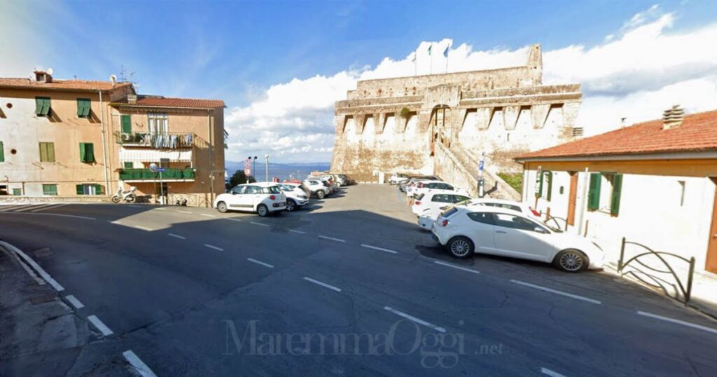 Via Panoramica e il piazzale della Fortezza, a Porto Santo Stefano