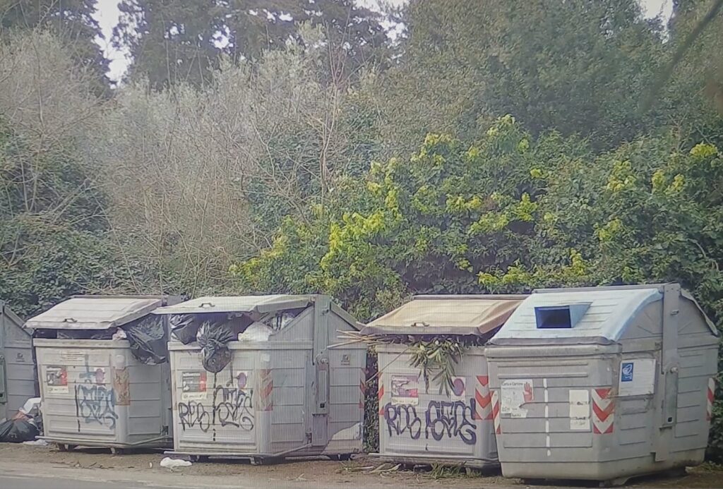 La postazione di raccolta a Baratti