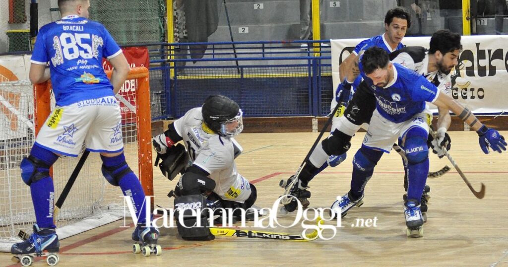 Il giovane portiere Marco Mugnaini (Follonica), Fernando Montigel e Federico Mura - Credit Photo Paola Benedetti