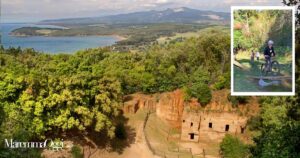 Scorcio di Baratti, nel riquadro lo skill park