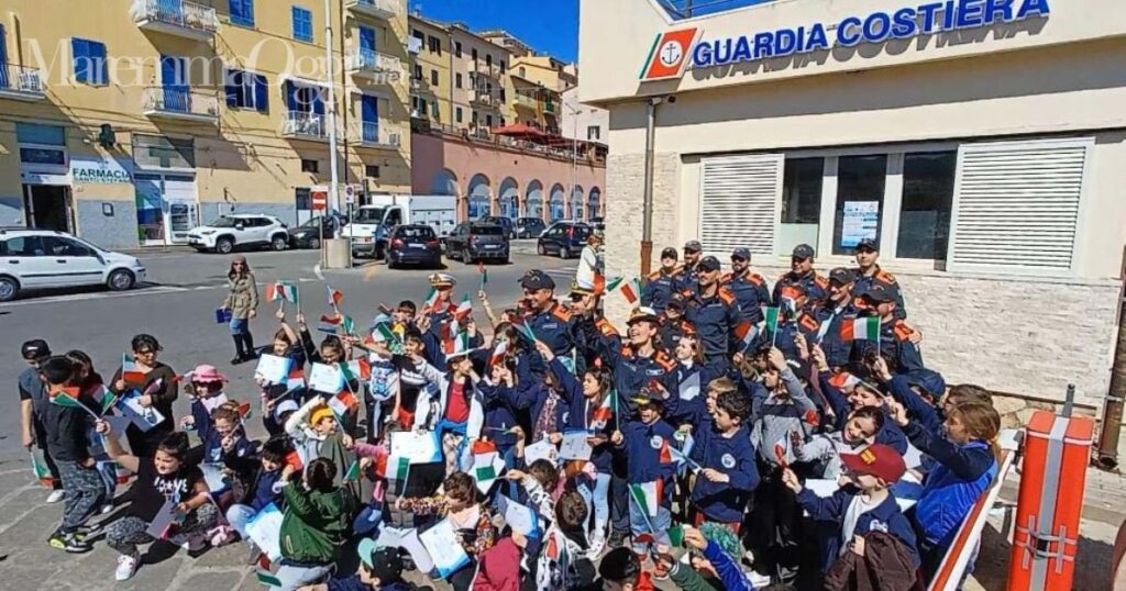 Un momento degli incontri fra la Guardia costiera e gli studenti