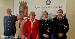 Luca Sbordone, primo a destra, con gli altri nominati in questura a Livorno