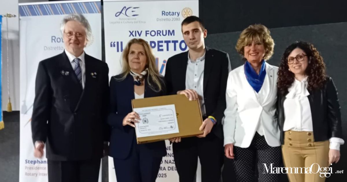 Un momento della premiazione di Davide Caroti