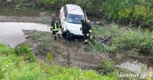 L'auto neo fosso, è stata rimossa dai vigili del fuoco