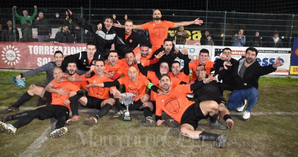 La festa del Torniella per la vittoria (foto Grosseto Sport)